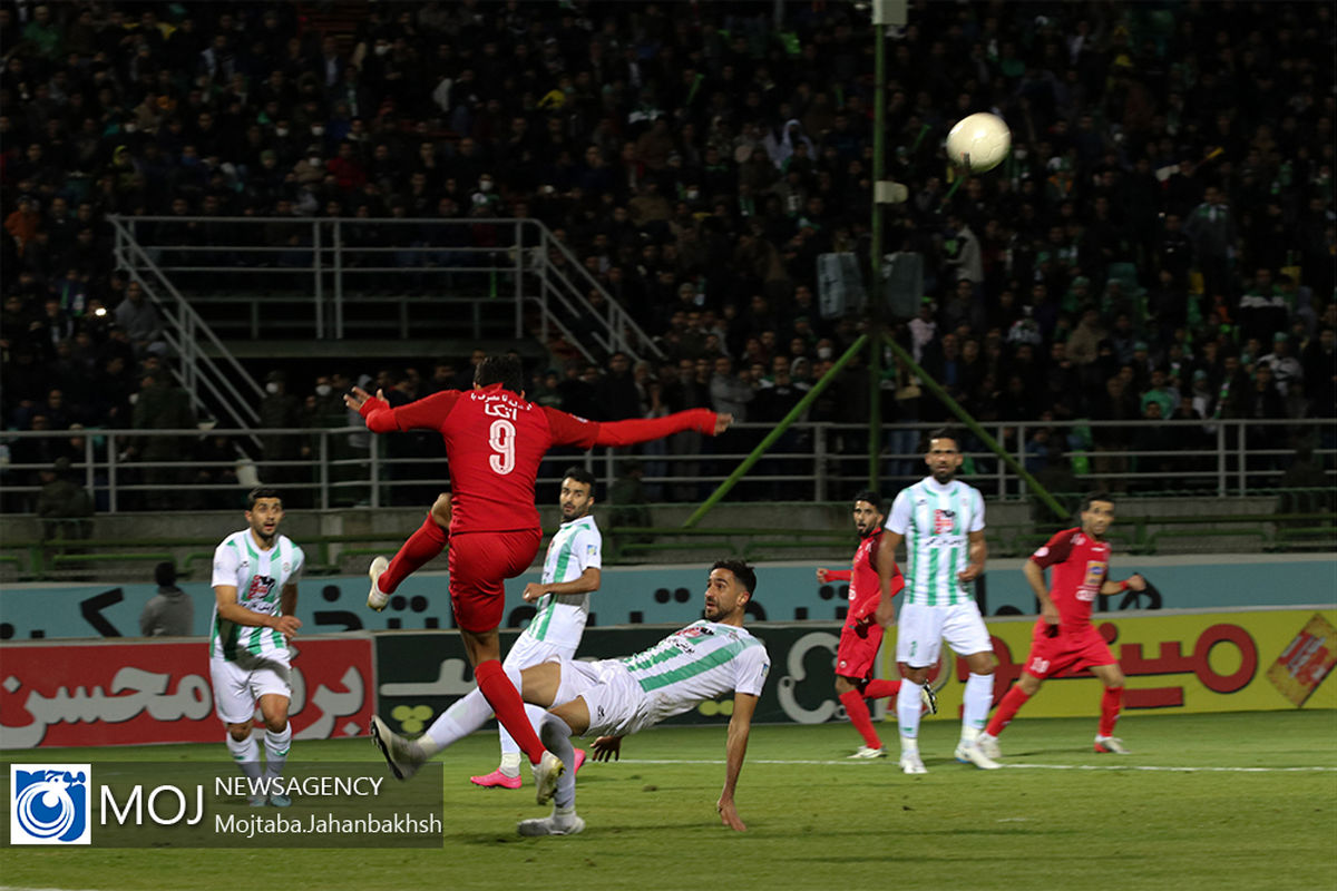 دیدار تیم های فوتبال ذوب آهن و پرسپولیس