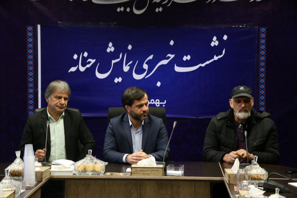 اجرای نمایش حنانه  در تالار مرکزی شهر