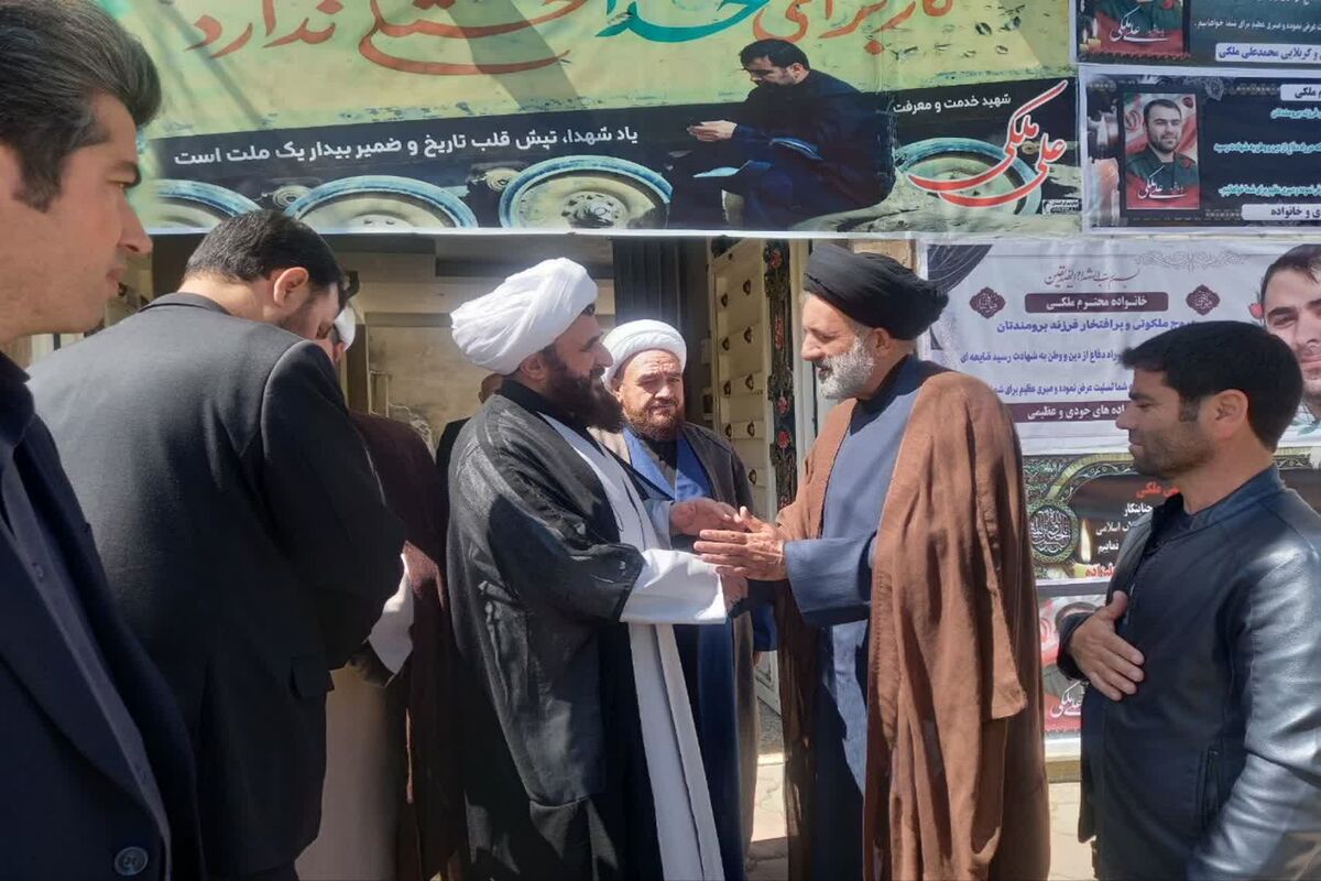 دیدار نماینده ولی فقیه در بنیاد شهید کشور با خانواده شهدای جنگ رمضان در اردبیل