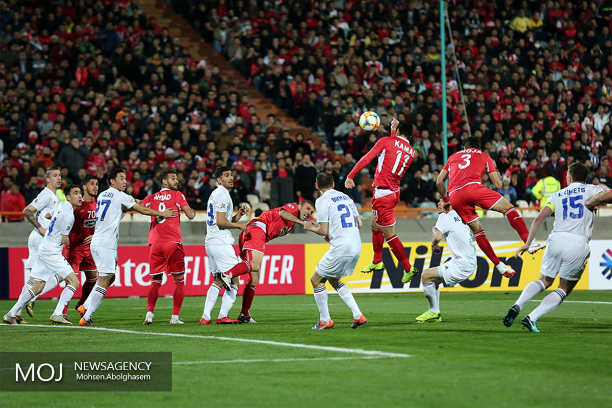 دیدار تیم های فوتبال پرسپولیس ایران و پاختاکور ازبکستان