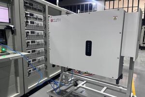 نخستین کارخانه تولید اینورترهای صنعتی نیروگاه‌های خورشیدی آغاز به کار کرد