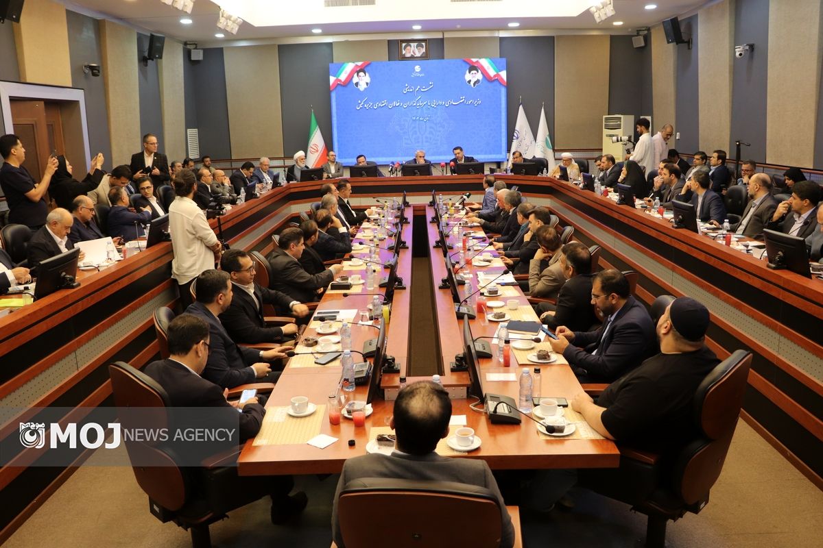 نشست وزیر اقتصاد با فعالین اقتصادی کیش