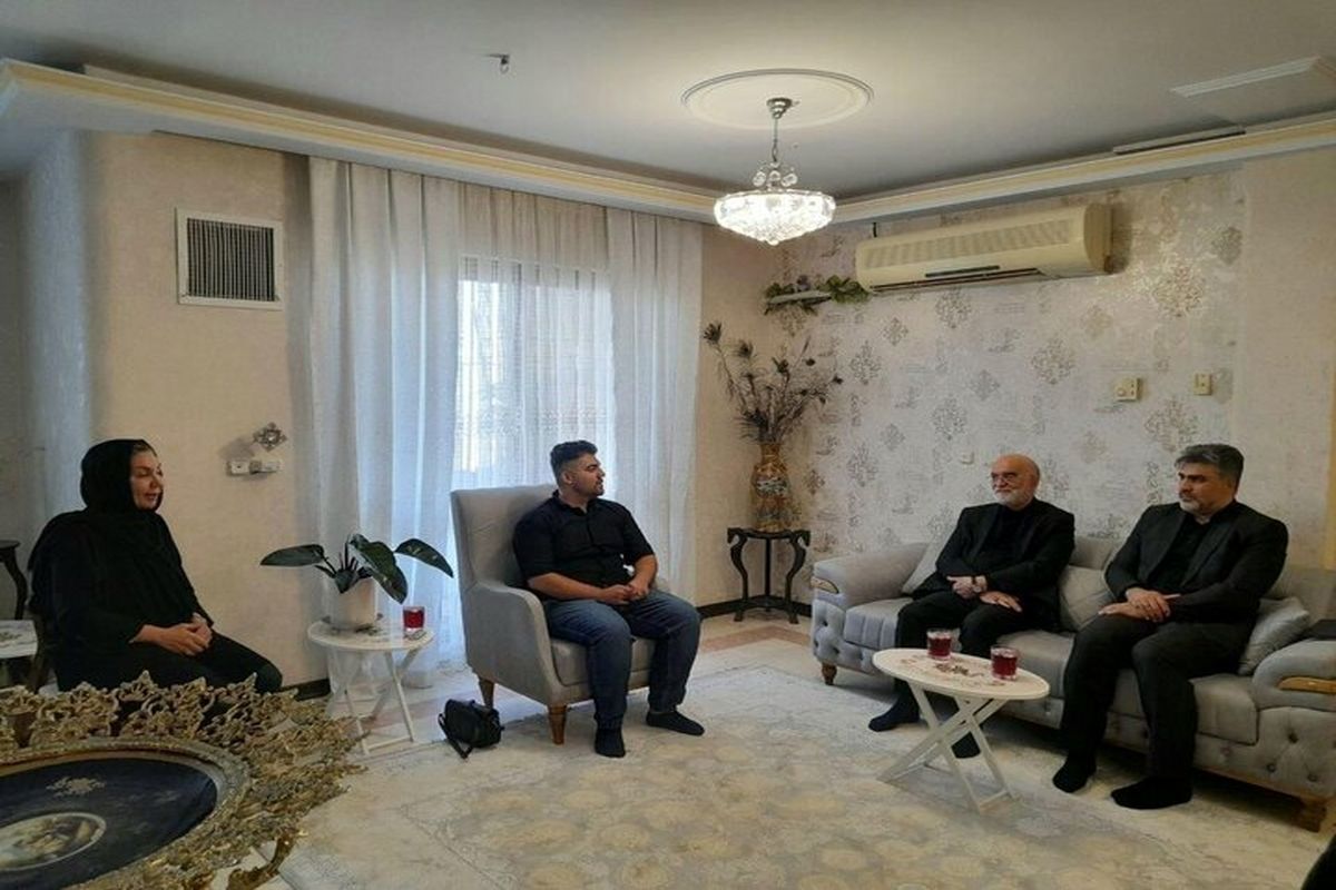دبیر ستاد حقوق‌بشر با خانواده‌ دو شهید والامقام جنگ ۱۲ روزه دیدار کرد