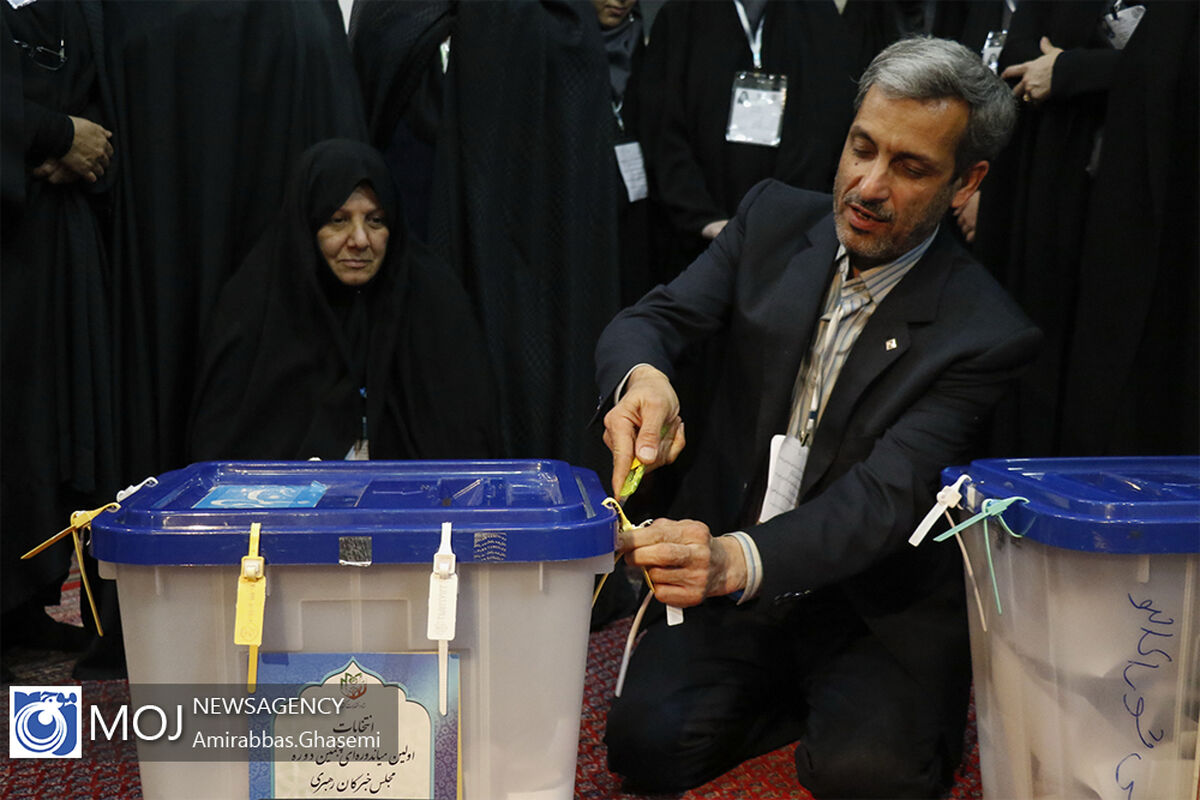 بازگشایی صندوق انتخابات و آغاز شمارش آرا در مسجد لرزاده