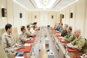 دیدار فرمانده سنتکام با نخست‌وزیر و وزیر دفاع قطر در دوحه