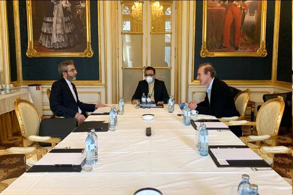 دیدار باقری و مورا