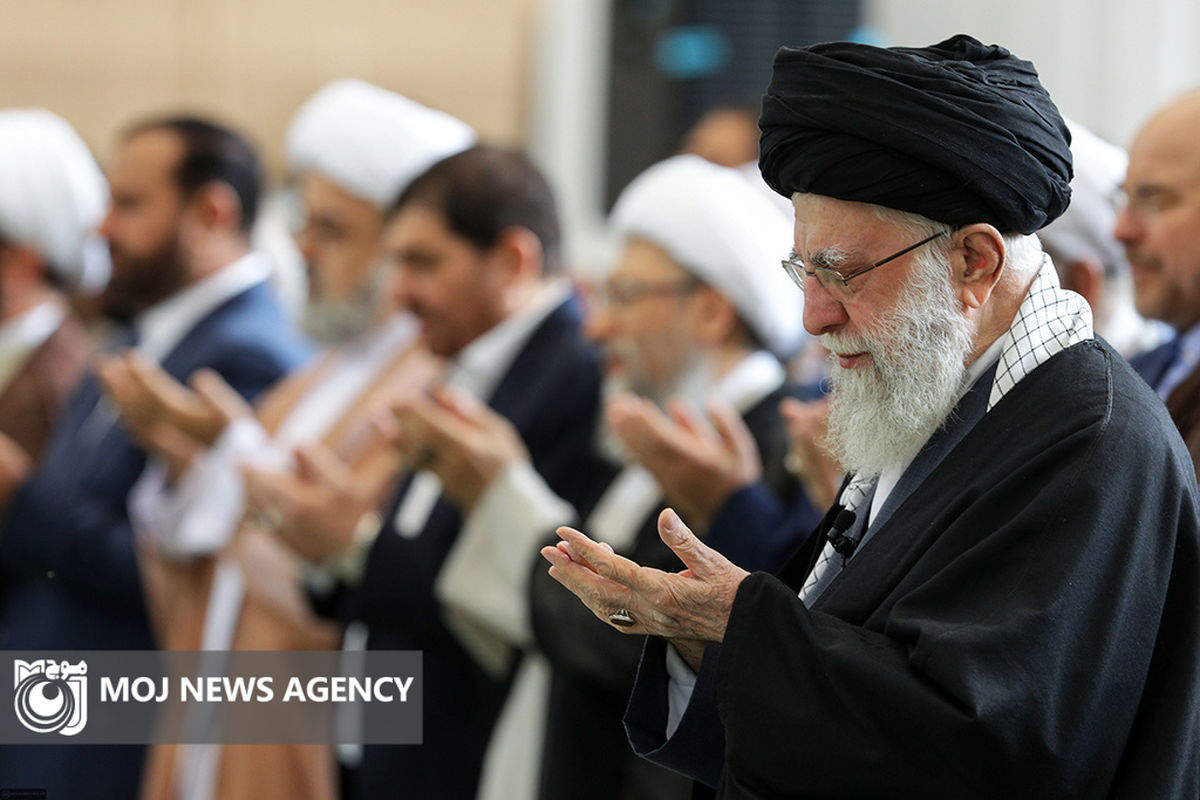 اقامه نماز عید فطر به امامت مقام معظم رهبری