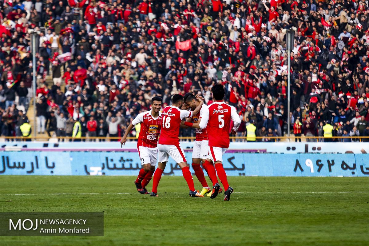 دیدار تیم های فوتبال پرسپولیس تهران و تراکتورسازی تبریز