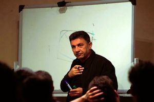 تصاویر سینه زدن امیر قلعه نویی در نازی آباد + فیلم