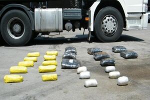 کشف ۱۲۰ کیلوگرم ماده مخدر از یک کامیون در گناباد