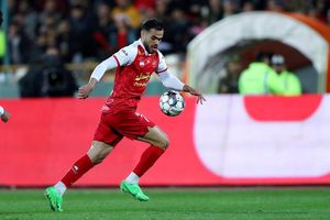 پرسپولیس اوستون ارونوف را جذب کرد