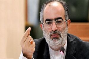 عادی شدن نقد عملکرد قدرت بیش از هر زمان دیگری در این دولت رخ داده است/نقد عملکرد قدرتمندان در مقابل مردم اهمیت دارد