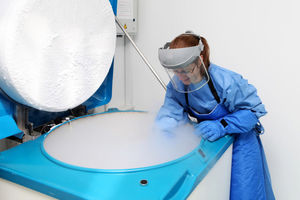 فرو رفتن در قبر یخی هزینه ای کمتر از مراسم کفن و دفن خواهد داشت