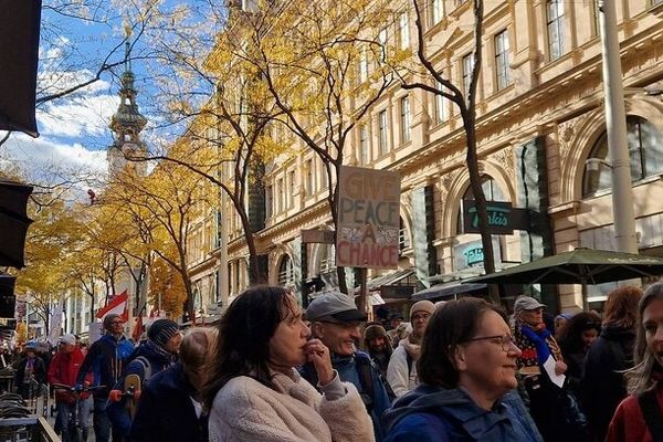 مردم وین علیه جنگ اوکراین تظاهرات کردند