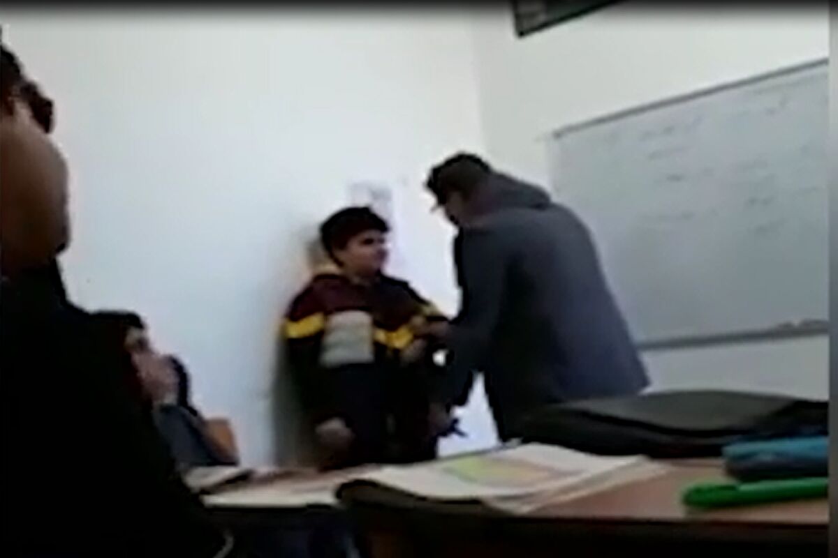 کلیپ رفتار تحقیر آمیز با دانش آموز بوشهری