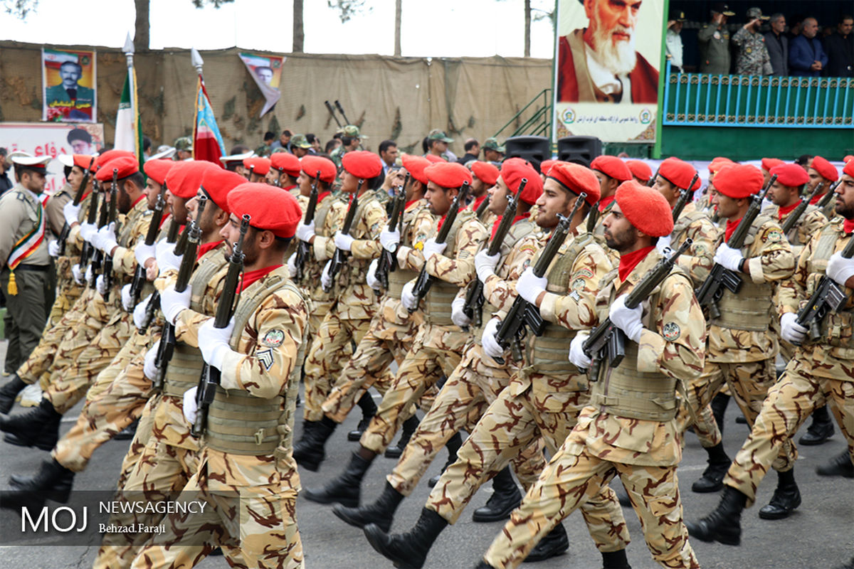 رژه یگان های نمونه نیروهای مسلح در کرمانشاه