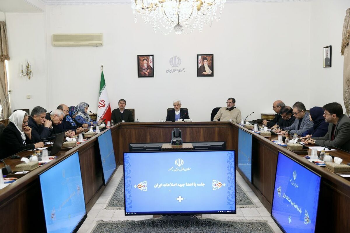 عارف،  معاون اول رئیس‌جمهور در دیدار با اعضای هیأت رئیسه جبهه اصلاحات ایران