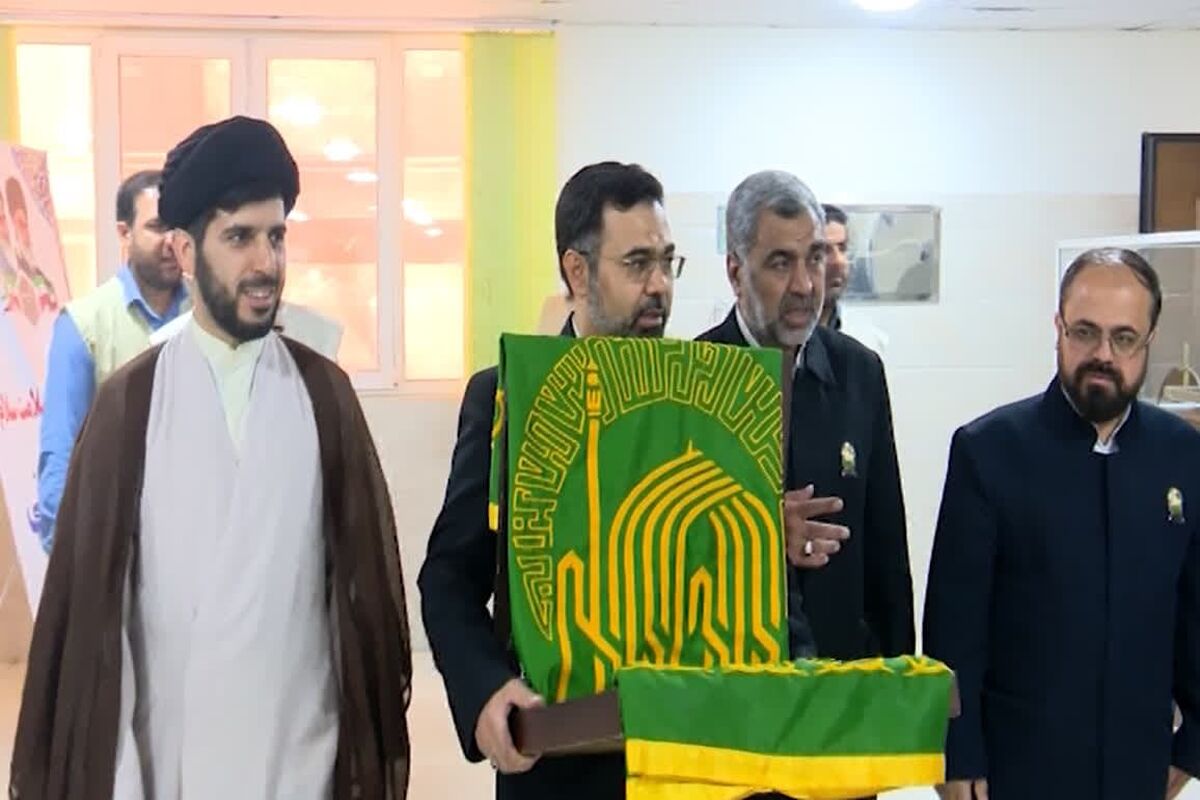 زیر سایه خورشید