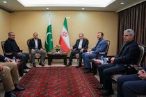 فرمانده ارتش پاکستان با عراقچی در تهران دیدار کرد