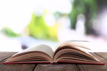 نقد وبررسی کتاب عمیق در فرهنگسرای گلستان