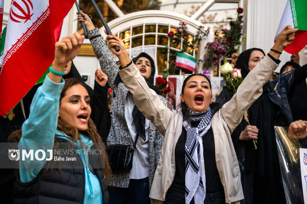 تجمع مردمی در قدردانی از مواضع دولت و ملت اسپانیا