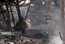 آتش‌سوزی گسترده در بازارچه جنت آباد/ ۱۰ ایستگاه آتش‌نشانی به محل اعزام شدند