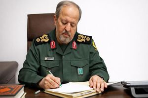 سرپرست وزارت دفاع حرکت سریع‌تر از نیاز میدان نبرد  صنعت دفاعی تاکید کرد