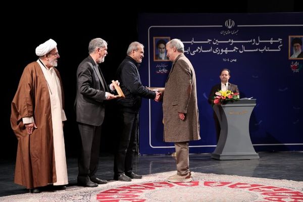 نظام حکمرانی نیازمند ارتباط با مؤلفان است