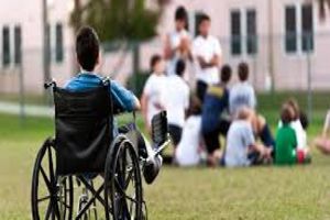 نصب تجهیزات بازی کودکان معلول در بوستان شهرآرا