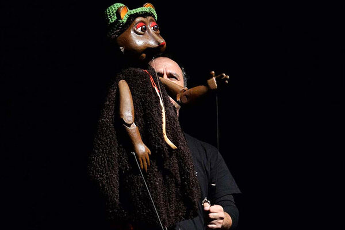 فیلم تئاتر کوزه عسل نیست