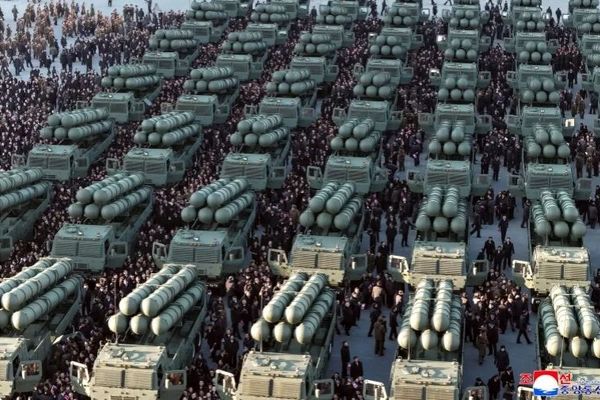 کره شمالی از راکت‌اندازهای هسته‌ای رونمایی کرد