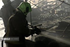 نجات بیش از ۳۰ نفر در آتش‌سوزی برج در حال ساخت/ از سرایت آتش به برج مسکونی مجاور جلوگیری شد