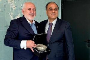 سفیر پاکستان در تهران با ظریف دیدار کرد