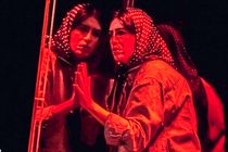 اجرای نمایش قدم‌ زدن با اسب در پردیس تئاتر شهرزاد