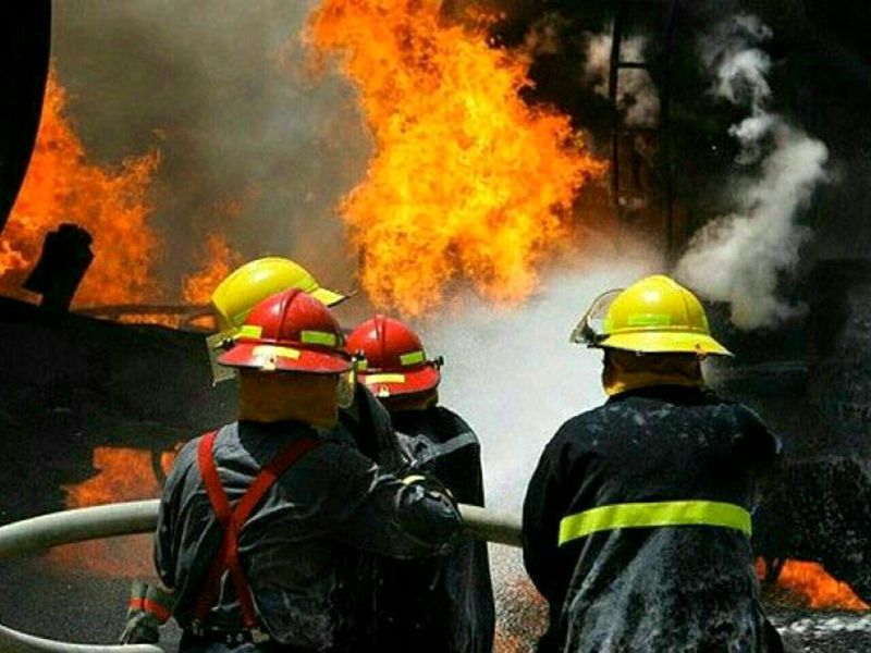 حریق منزل مسکونی در باغ زیار اصفهان / 8 نفر مصدوم