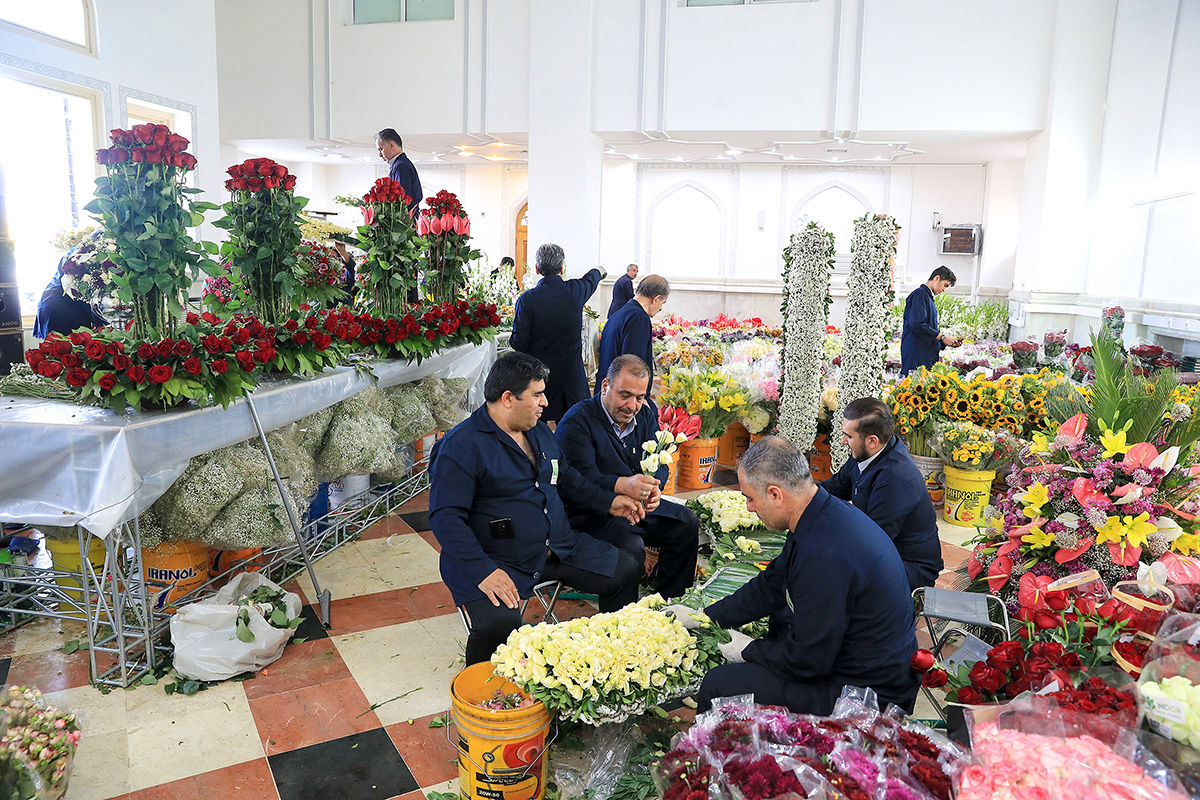 گل آرایی حرم امام رضا(ع)