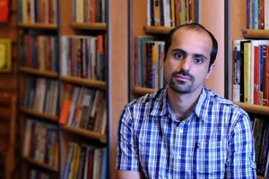 انگیزه خاص پیمان خاکسار برای ترجمه «هیاهوی زمان»