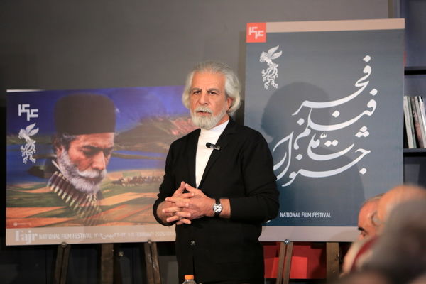 فرهنگ باید در متن جهان بماند