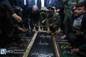 تجدید میثاق وزیر دفاع با شهید سپهبد حاج قاسم سلیمانی