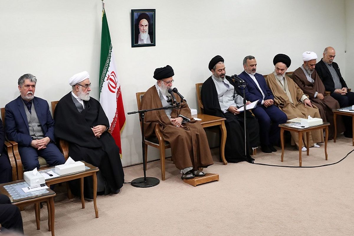 دیدار رهبر انقلاب با مسئولان حج