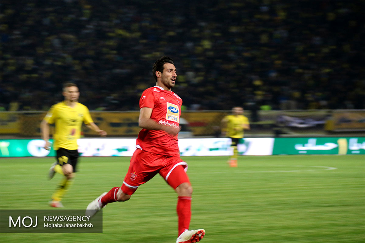 دیدار تیم های فوتبال سپاهان اصفهان و پرسپولیس/شجاع خلیل زاده