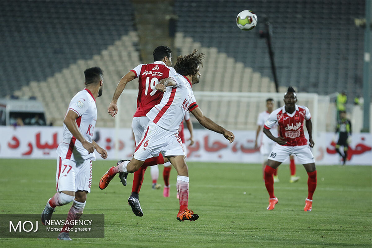 آغاز مسابقات هفدهمین دوره لیگ برتر فوتبال دیدار پرسپولیس و فولاد خوزستان