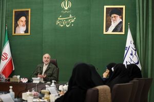 مسئولان باید در خط مقدم مقابله با دشمن در جنگ اقتصادی باشند