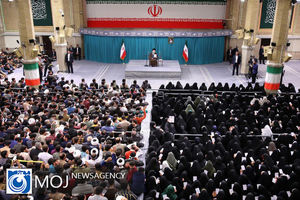 دیدار جمعی از رأی اولی‌ها و خانواده شهدا با رهبر انقلاب