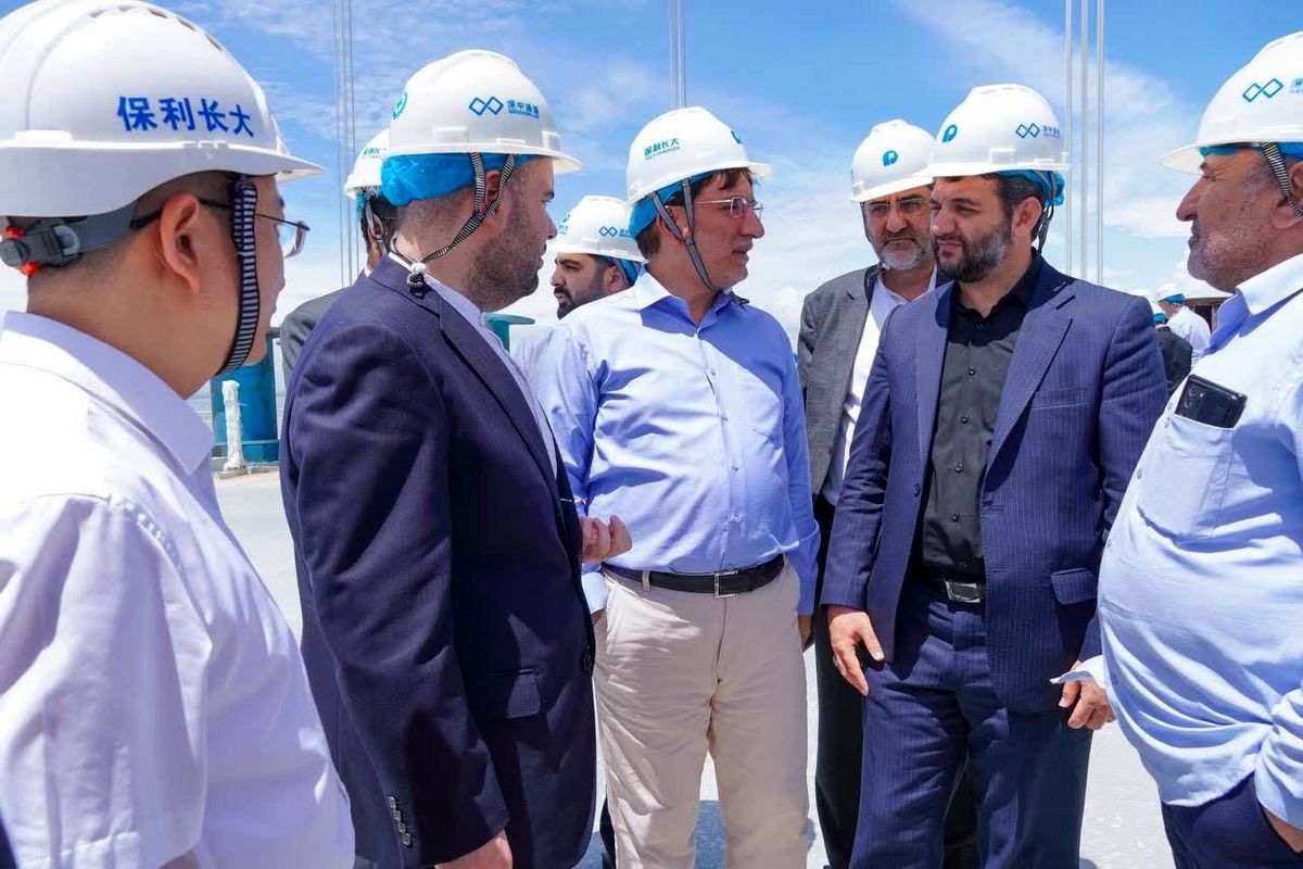 بازدید مدیران منطقه آزاد ایران از بزرگترین پل چین 