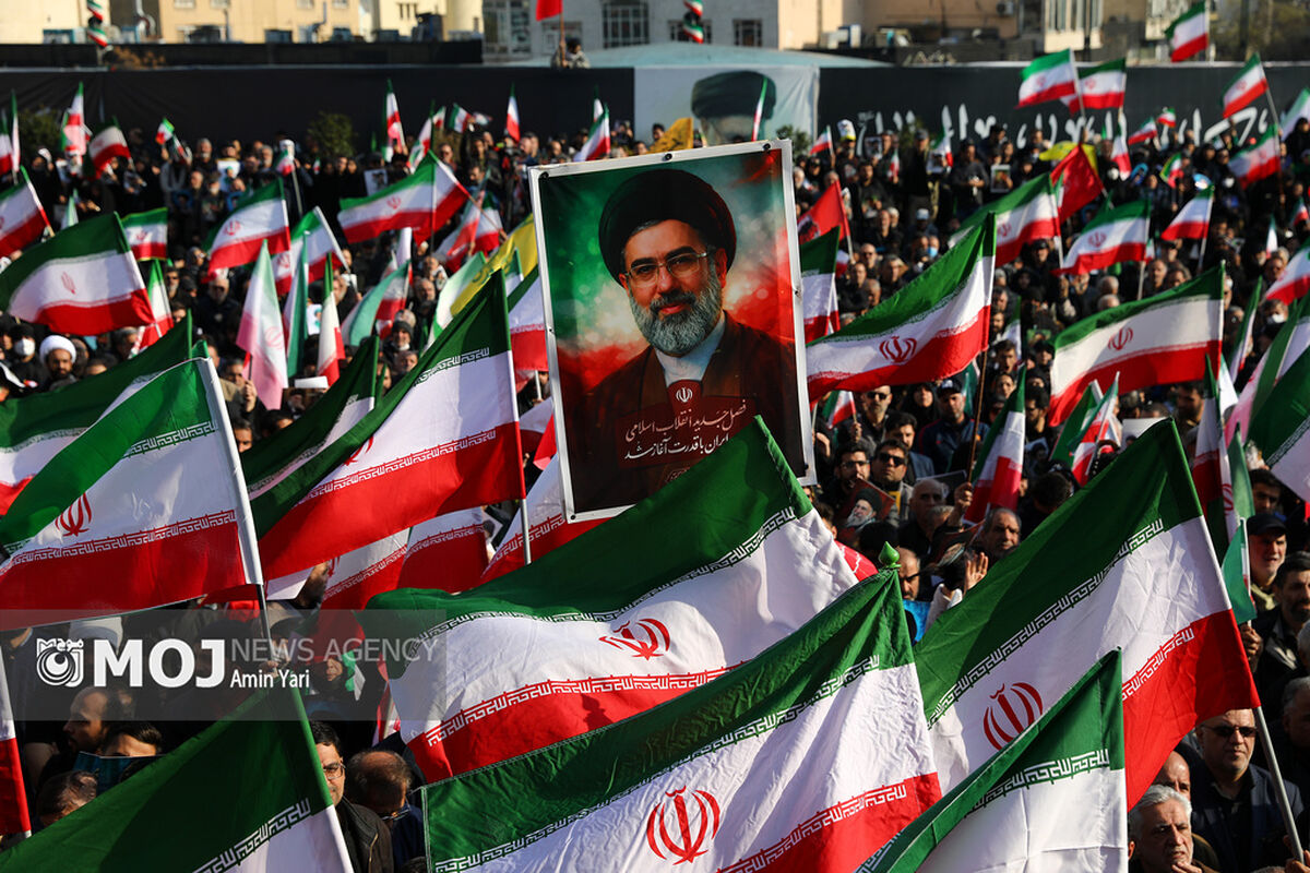 بیعت مردم تهران با آیت الله سید مجتبی خامنه‌ای