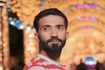 یک هنرمند در جریان حمله دشمن به سیریک مجروح شد