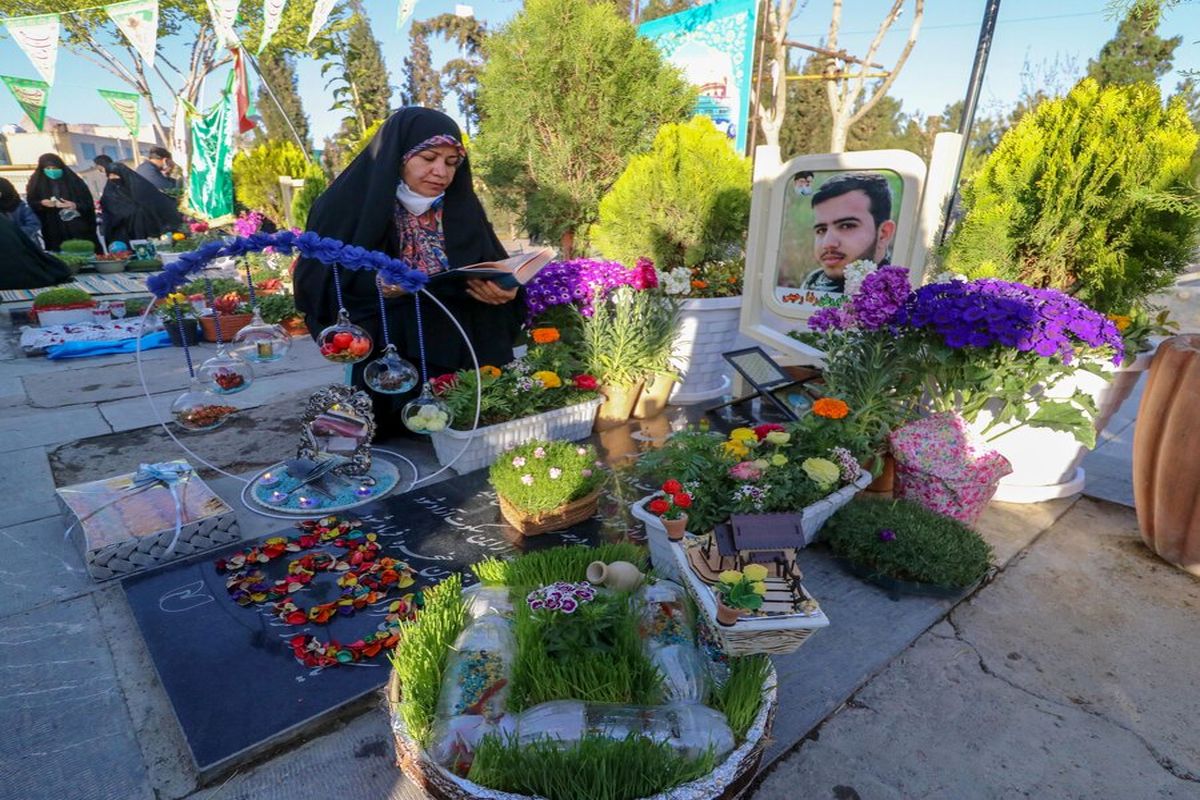 تحویل سال نو در گلستان شهدا