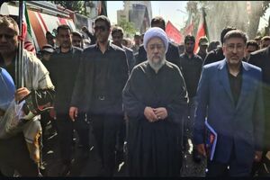 آیت الله آملی لاریجانی در مراسم تشییع پیکر مطهر رهبر شهید انقلاب حضور یافت