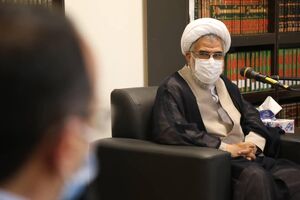 پرچم مطالبه گری دست دانشجویان است